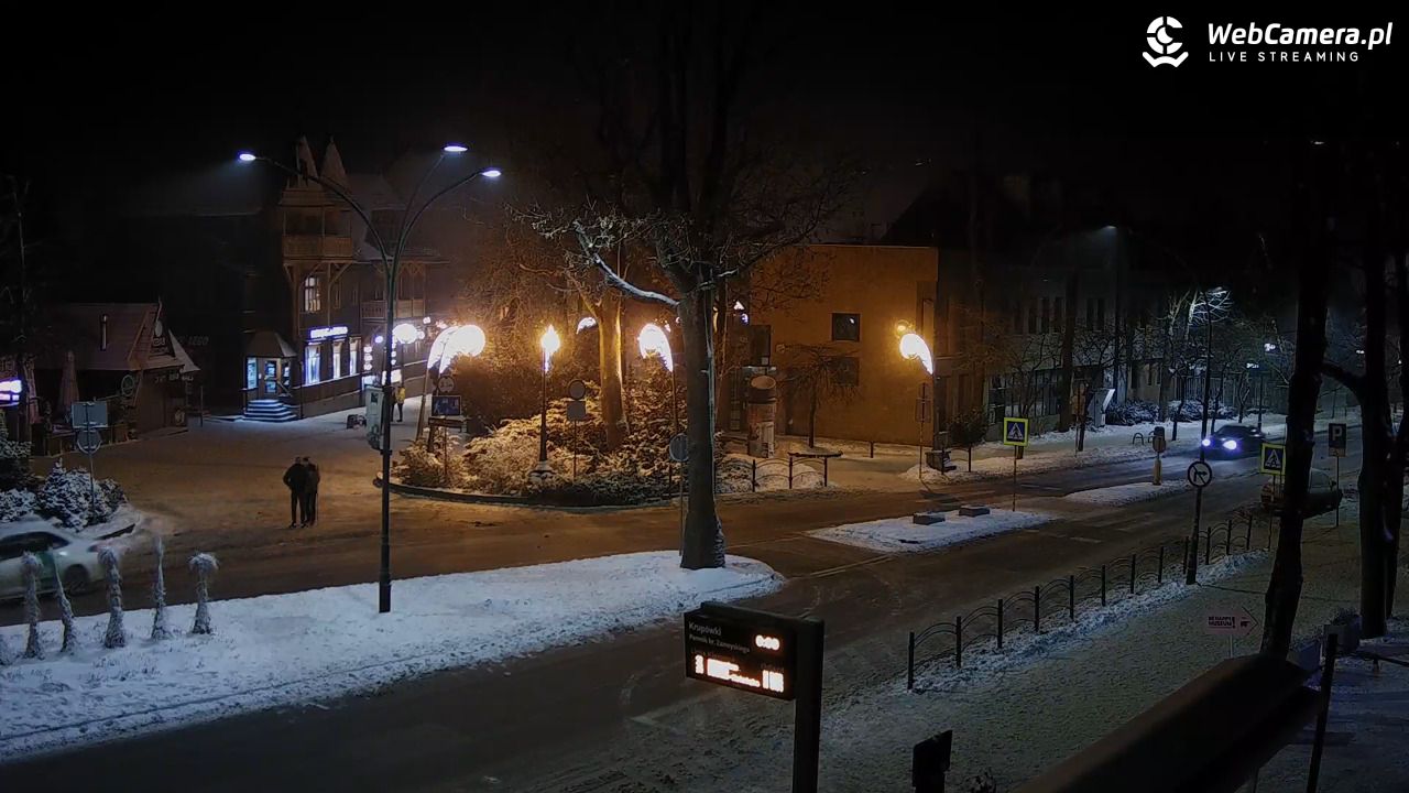 Zakopane - widok na ulicę Krupówki - 26 grudzień 2025, 00:09