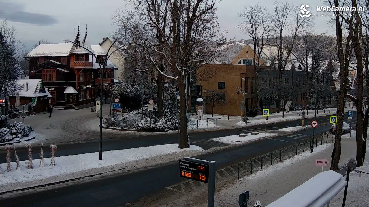 Zakopane - widok na ulicę Krupówki - 26 grudzień 2025, 07:38
