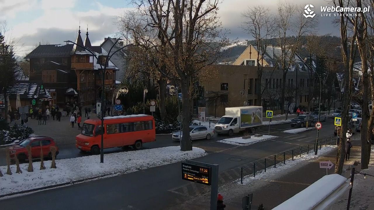 Zakopane - widok na ulicę Krupówki - 29 grudzień 2025, 14:39
