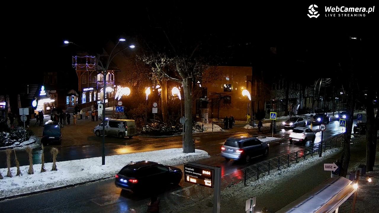 Zakopane - widok na ulicę Krupówki - 27 grudzień 2025, 21:05