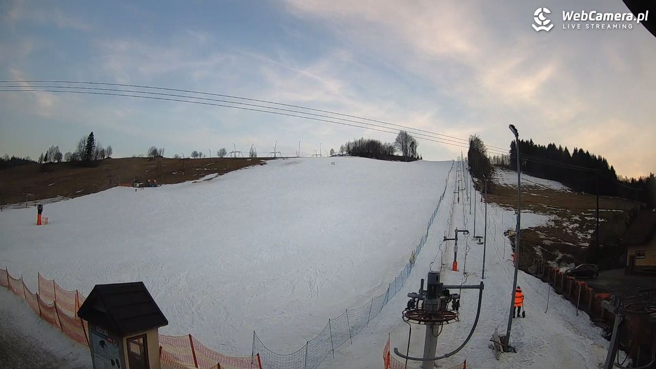 Wyciąg narciarski Wojtek - Zawoja Czatoża - 01 marzec 2026, 17:09