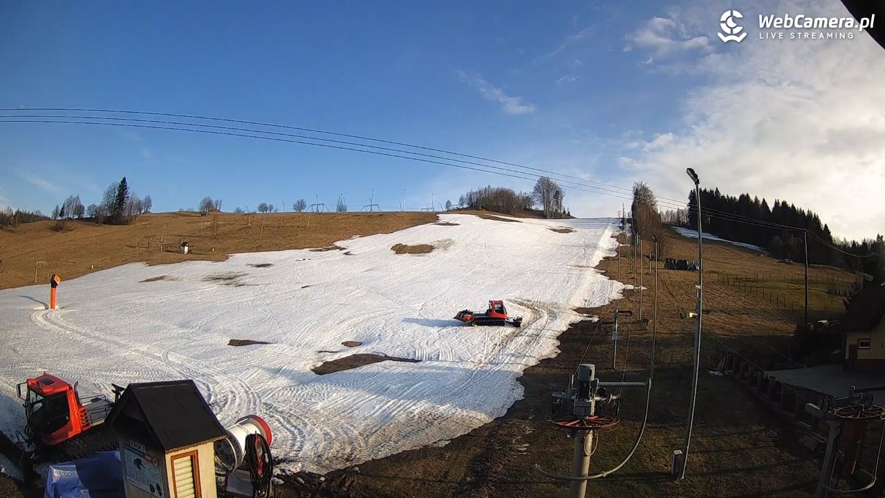 Wyciąg narciarski Wojtek - Zawoja Czatoża - 10 kwiecień 2026, 17:54