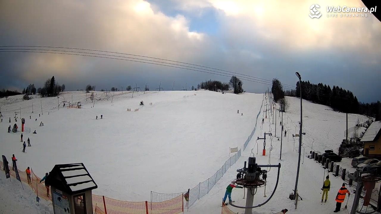 Wyciąg narciarski Wojtek - Zawoja Czatoża - 27 grudzień 2025, 15:05