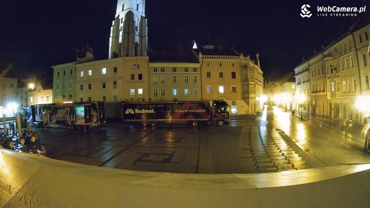 Złotoryja - widok na Rynek - 17 październik 2025, 22:24