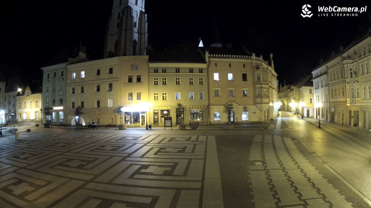 Złotoryja - widok na Rynek - 13 kwiecień 2025, 21:23