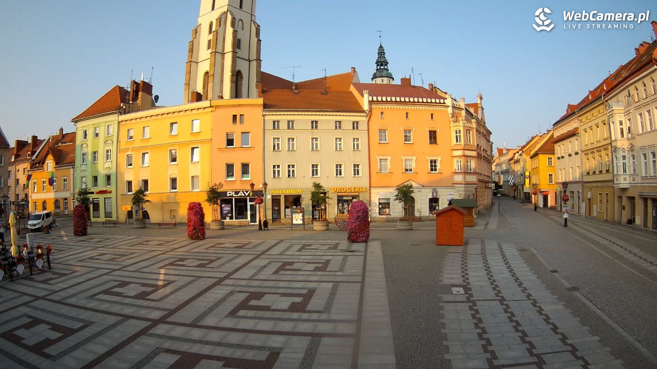 Złotoryja - widok na Rynek - 10 czerwiec 2025, 06:14