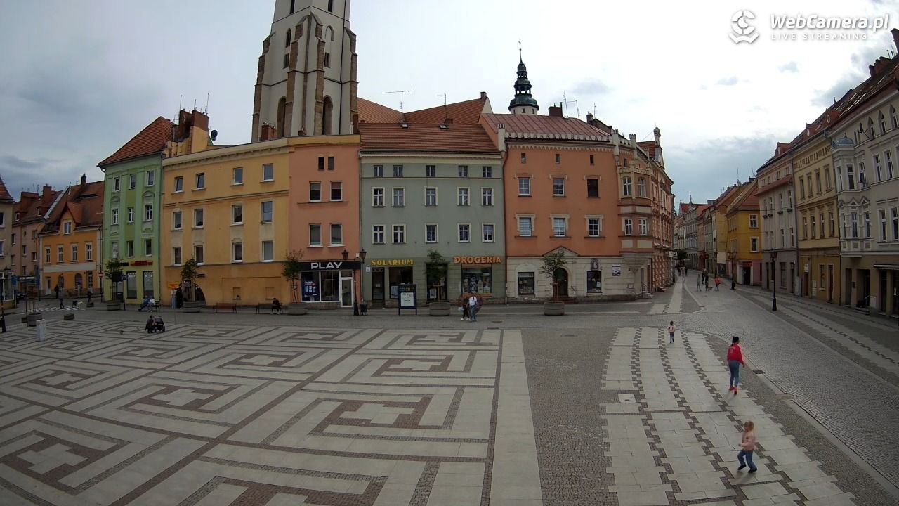 Złotoryja - widok na Rynek - 13 kwiecień 2025, 16:51