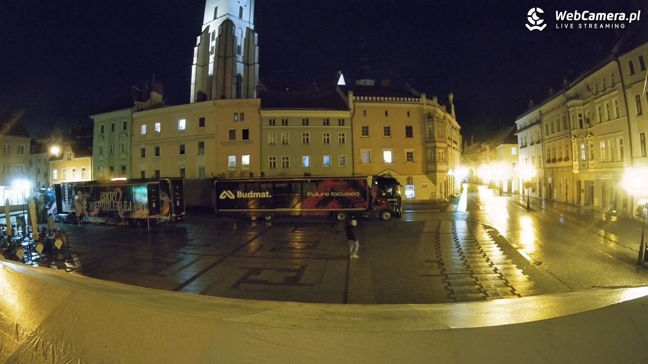 Złotoryja - widok na Rynek - 17 październik 2025, 22:24