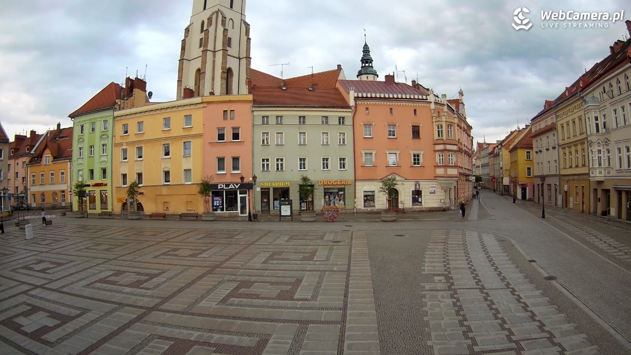 Złotoryja - widok na Rynek - 14 kwiecień 2025, 06:54