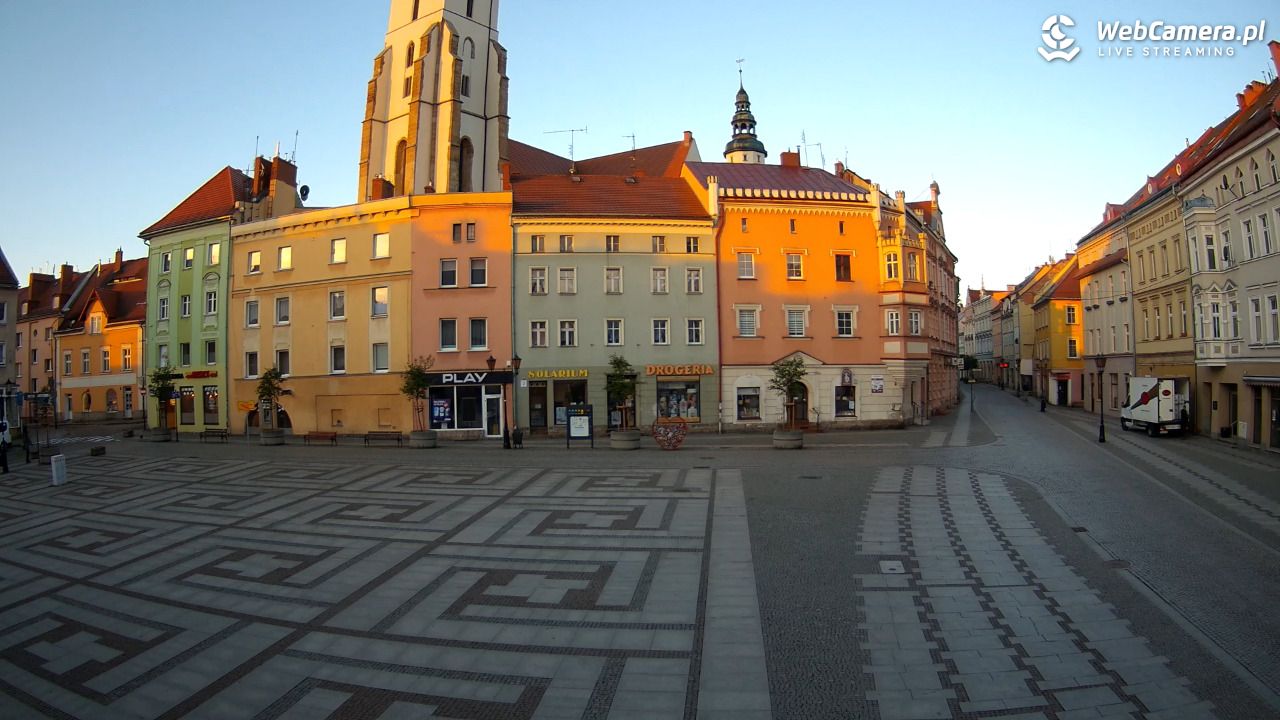 Złotoryja - widok na Rynek - 16 kwiecień 2025, 06:28
