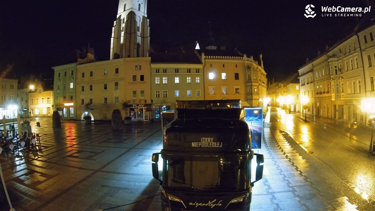 Złotoryja - widok na Rynek - 16 październik 2025, 22:46